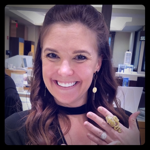 Meet your Posher, Ashley - Picture 1 of 1